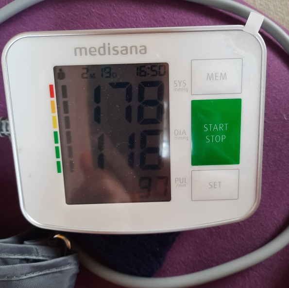 Blutdruckmessgerät mit Werten